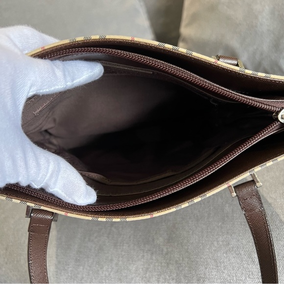 💕PRICE REDUCTION💕 Pre-loved! BURBERRY tote bag. - Picture 9 of 13